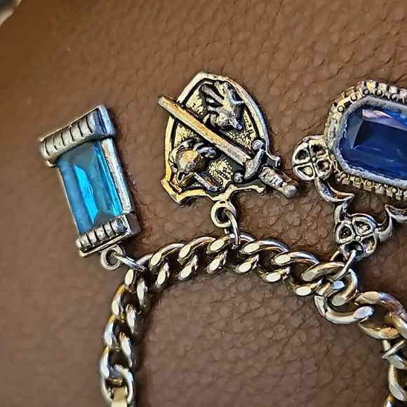 Vintage Medieval Renaissance Castlecore Shield Glass Charm Chain Bracelet - Picture 5 of 15